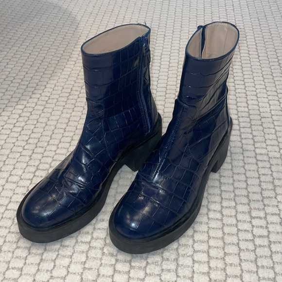 Stuart Weitzman Shoes - Stuart Weitzman Lug Sole Boots Size 8.5